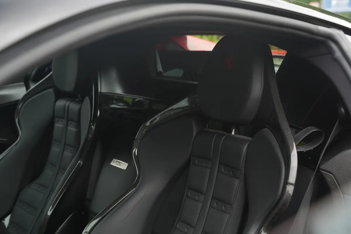 4.0 V8 Assetto Fiorano Fiorano Pack Carbon Fibre Daytona Racing Seats