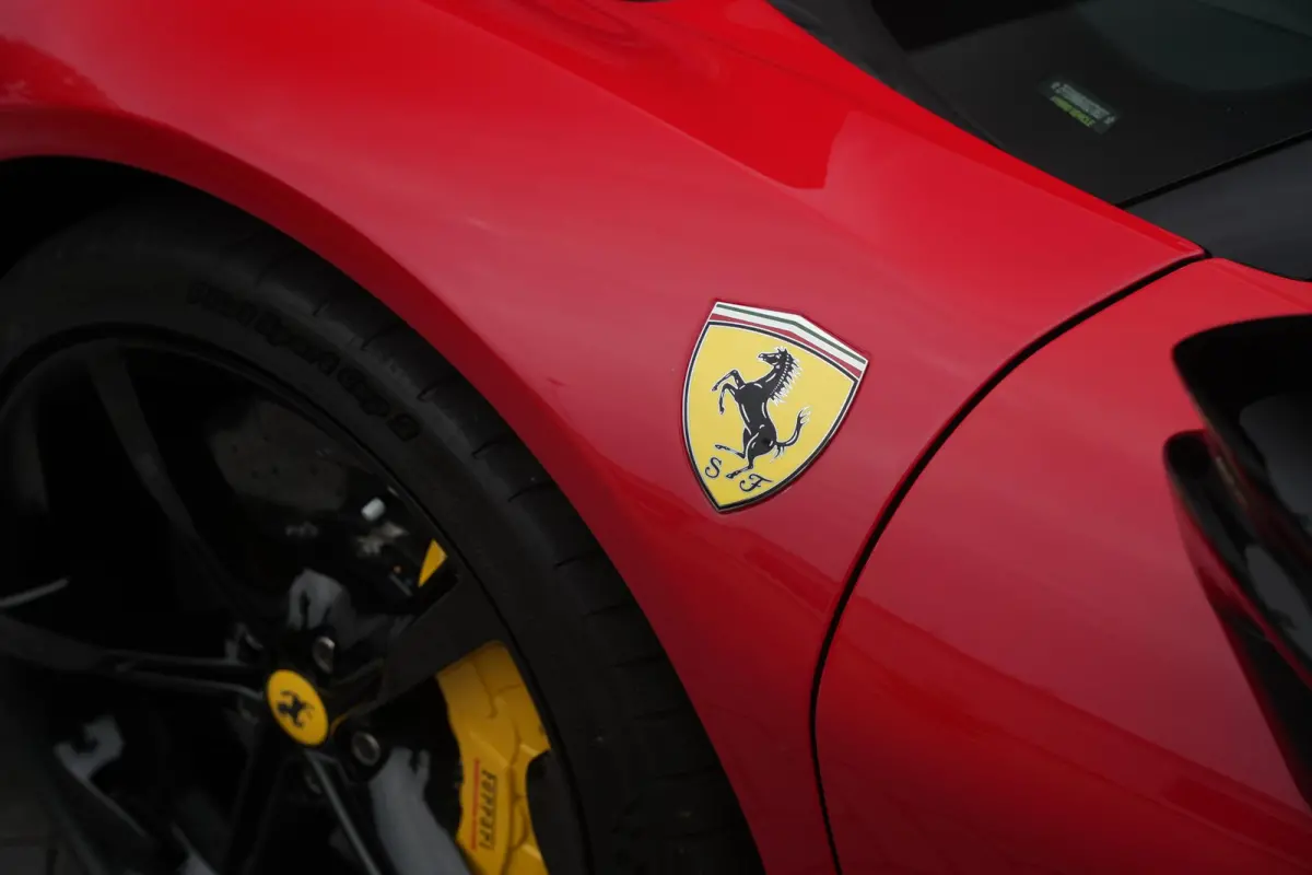 4.0 V8 Assetto Fiorano Fiorano Pack Carbon Fibre Daytona Racing Seats