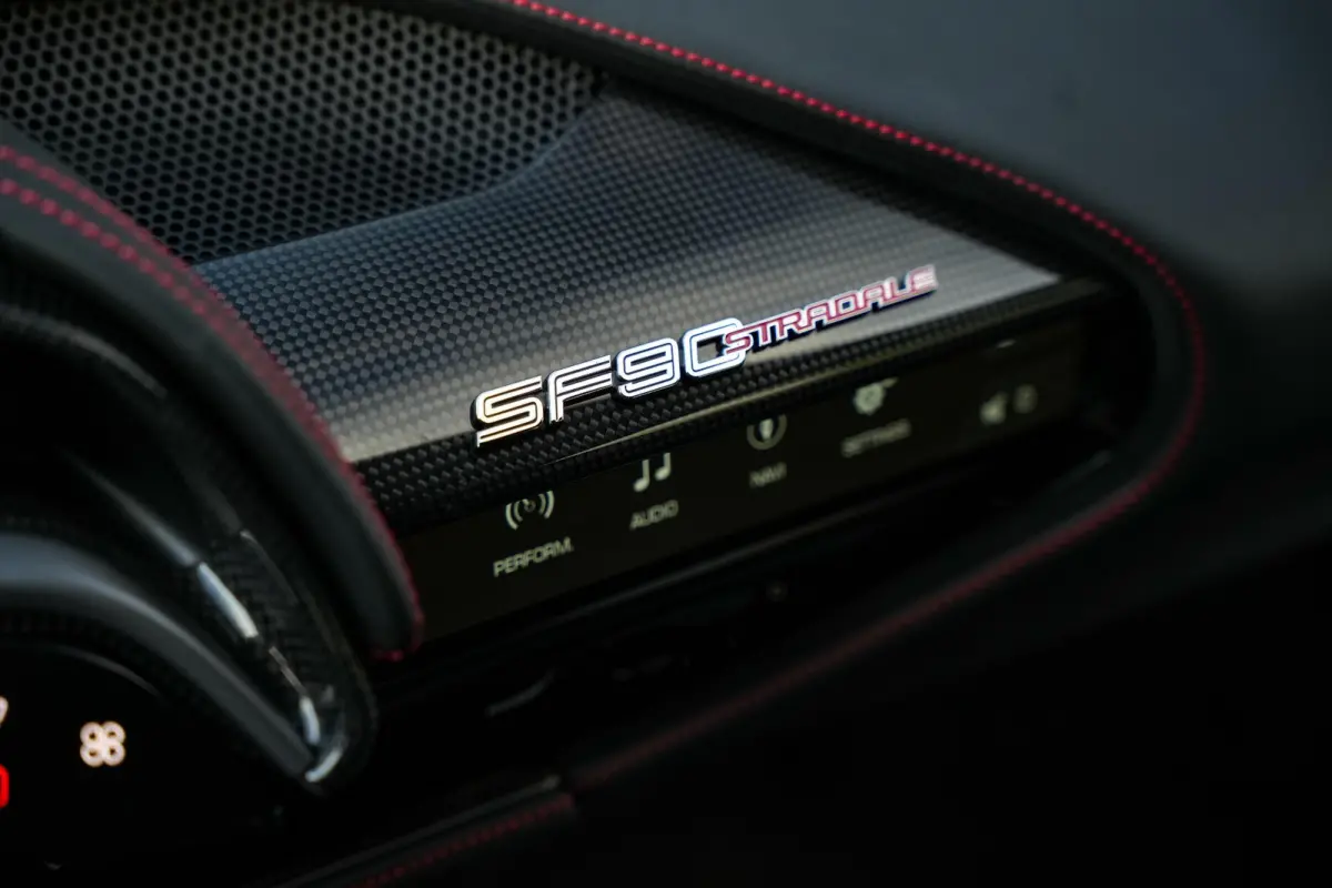 4.0 V8 Assetto Fiorano Fiorano Pack Carbon Fibre Daytona Racing Seats