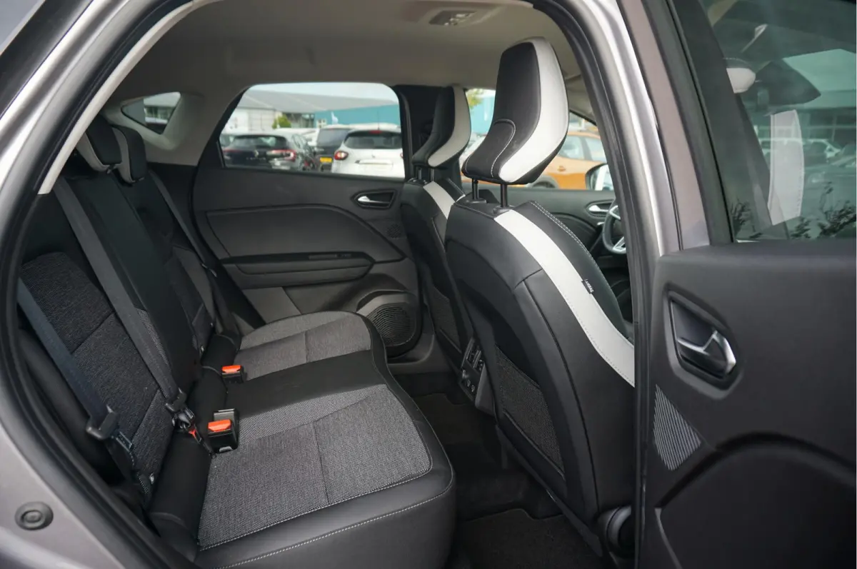 1.6 E-Tech Hybrid 145 Techno