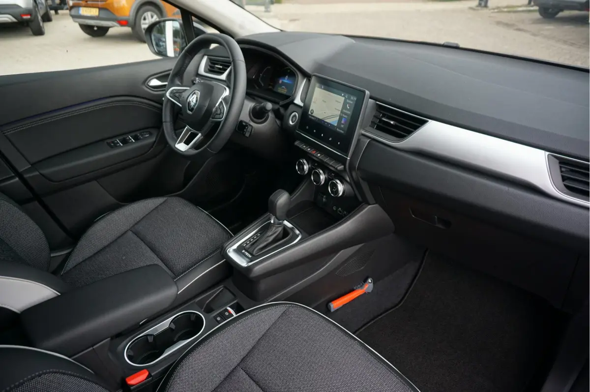 1.6 E-Tech Hybrid 145 Techno