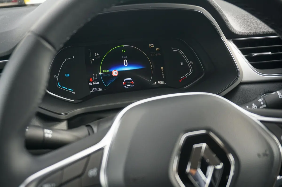 1.6 E-Tech Hybrid 145 Techno