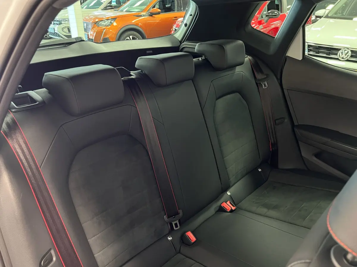 1.5 TSI 150PK / DSG AUTOMAAT/ FR / WIT met zwart dak.