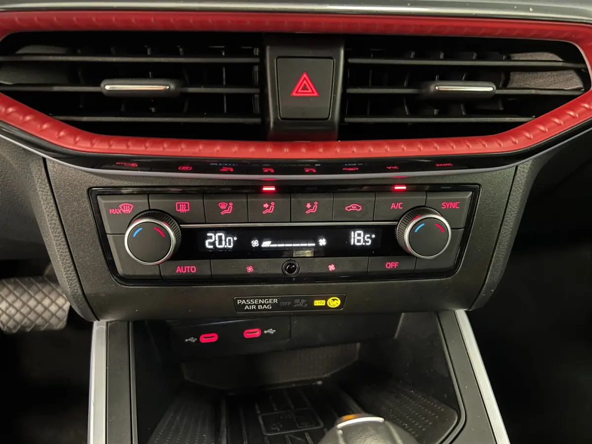 1.5 TSI 150PK / DSG AUTOMAAT/ FR / WIT met zwart dak.