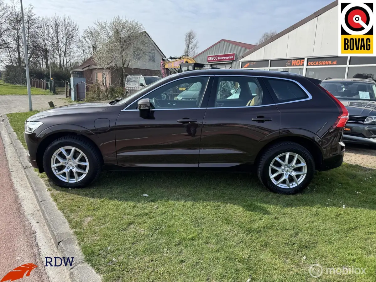 2.0 T8 Twin Engine AWD Momentum PANO/LEDER/TREKHAAK
