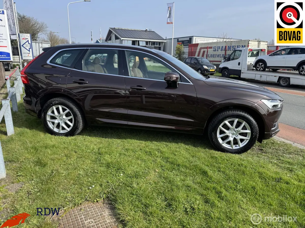 2.0 T8 Twin Engine AWD Momentum PANO/LEDER/TREKHAAK