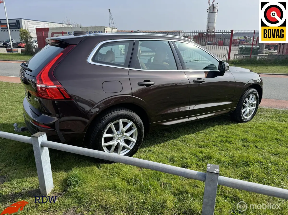2.0 T8 Twin Engine AWD Momentum PANO/LEDER/TREKHAAK