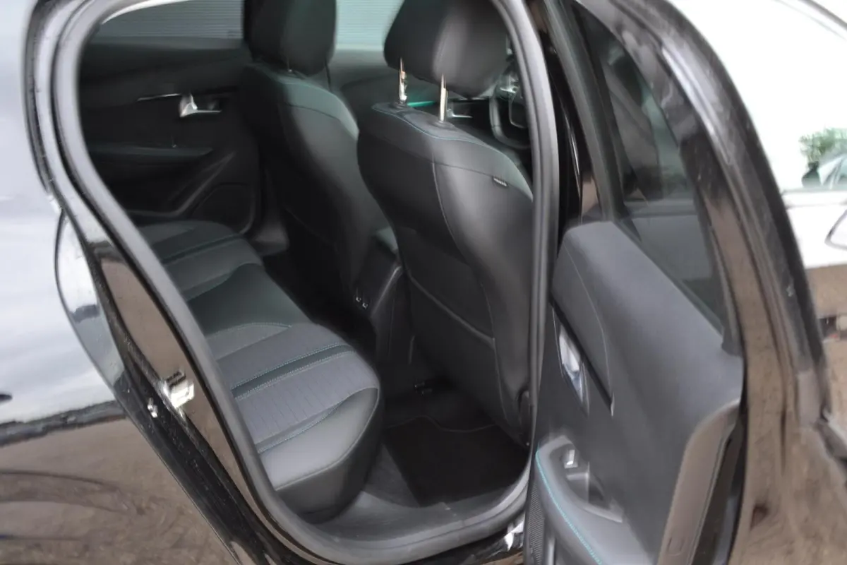 1.2 PureTech Blue Lease Active navi/camera/vol