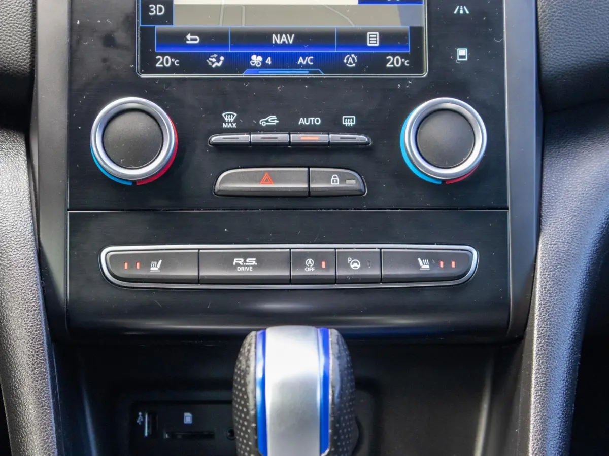 1.6 TCe GT HUD Schaalstoelen 4 CONTROL