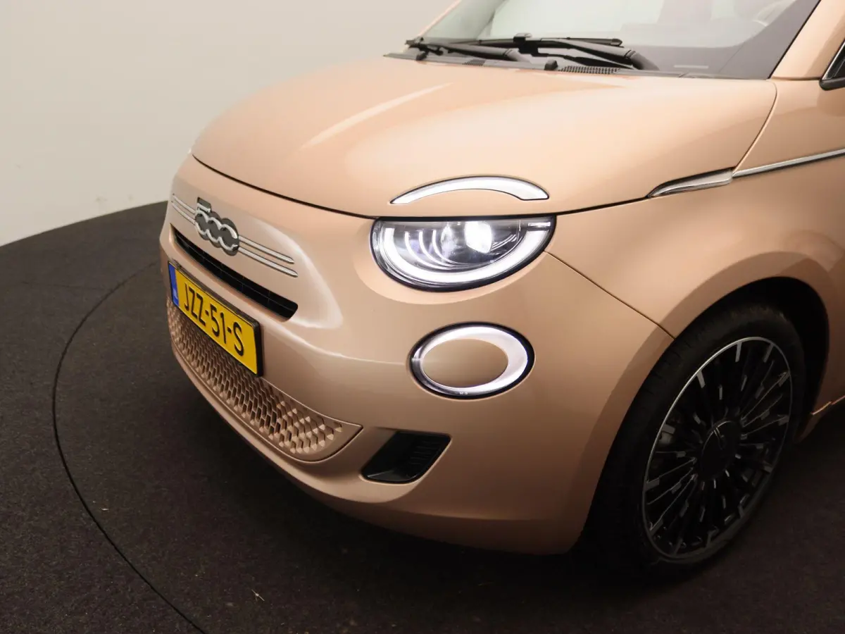 1.0 Hybrid La Prima | 17"Lichtmetalen Velgen | Navigatie | Camera | Lederen Stoelbekleding | Tot 8 jaar Speciale Garantie!