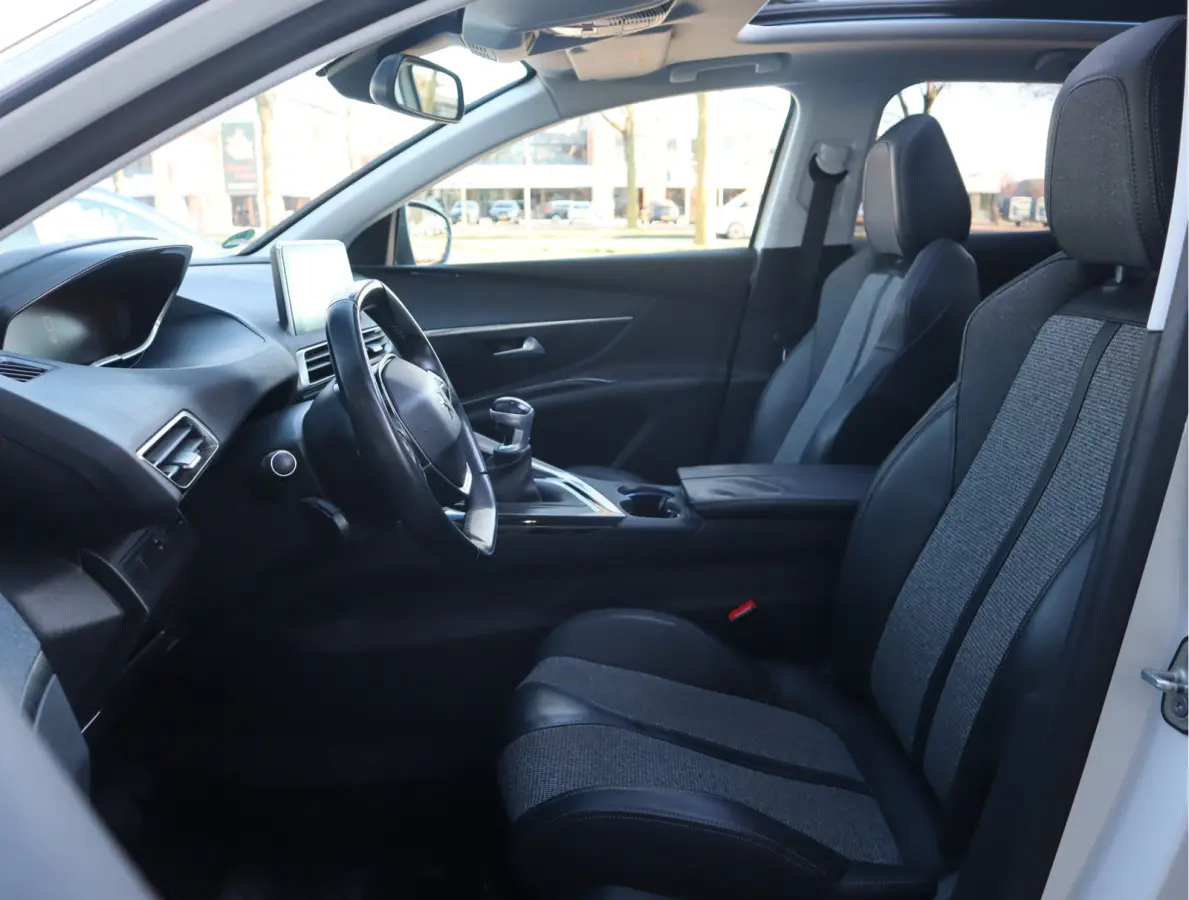 Allure Navi / Pano / Climate / Pdc Nieuwe D-riem/ All-season banden/ Keurige auto