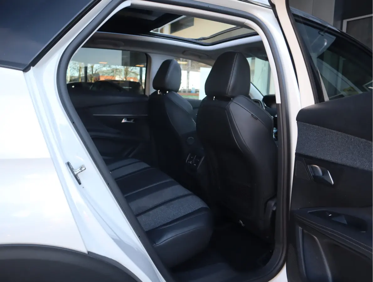 Allure Navi / Pano / Climate / Pdc Nieuwe D-riem/ All-season banden/ Keurige auto