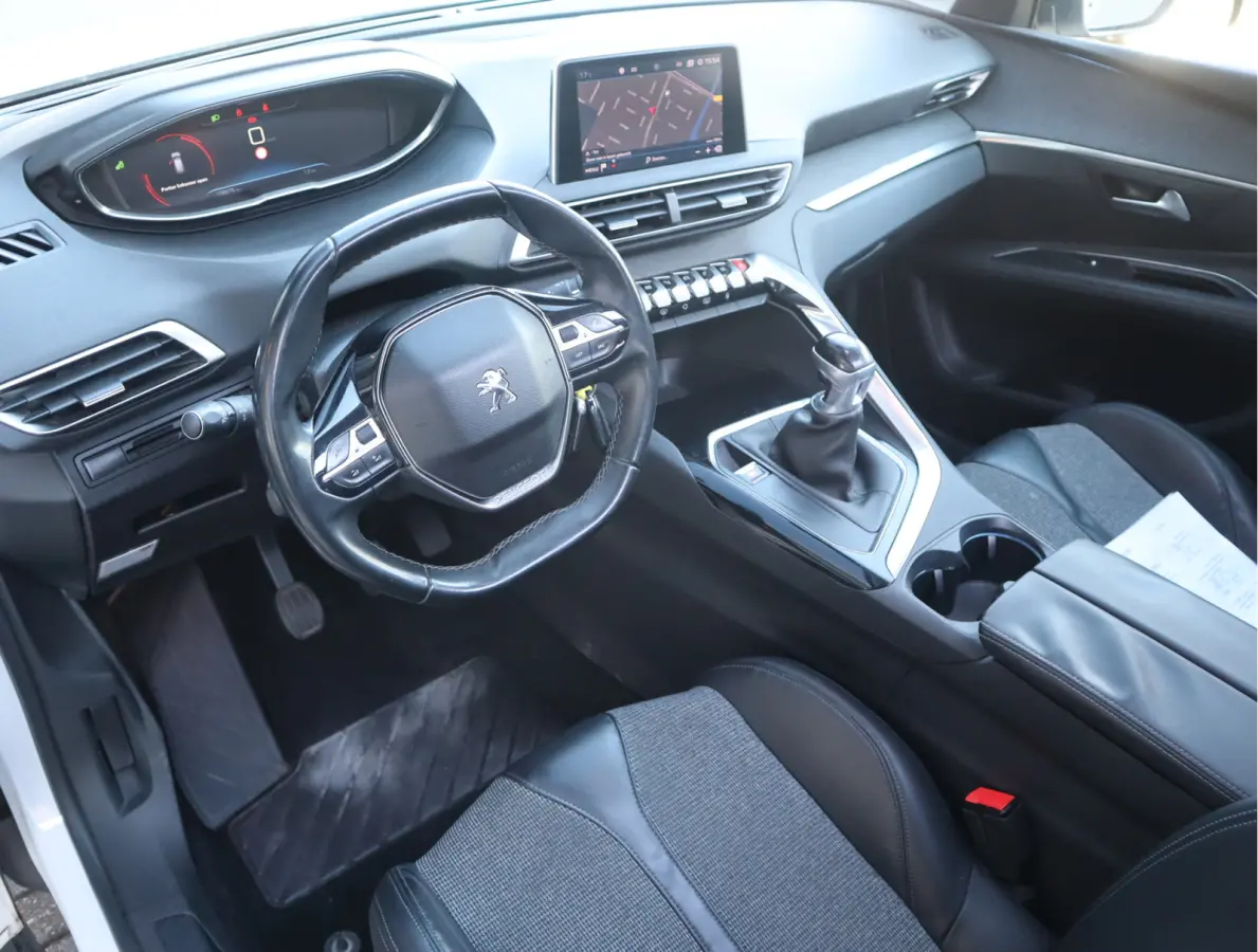 Allure Navi / Pano / Climate / Pdc Nieuwe D-riem/ All-season banden/ Keurige auto
