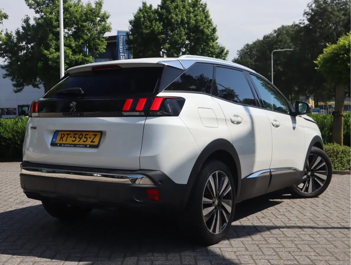 Allure Navi / Pano / Climate / Pdc Nieuwe D-riem/ All-season banden/ Keurige auto