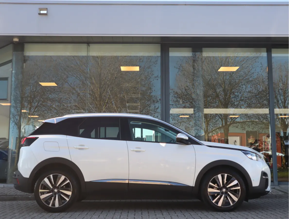 Allure Navi / Pano / Climate / Pdc Nieuwe D-riem/ All-season banden/ Keurige auto