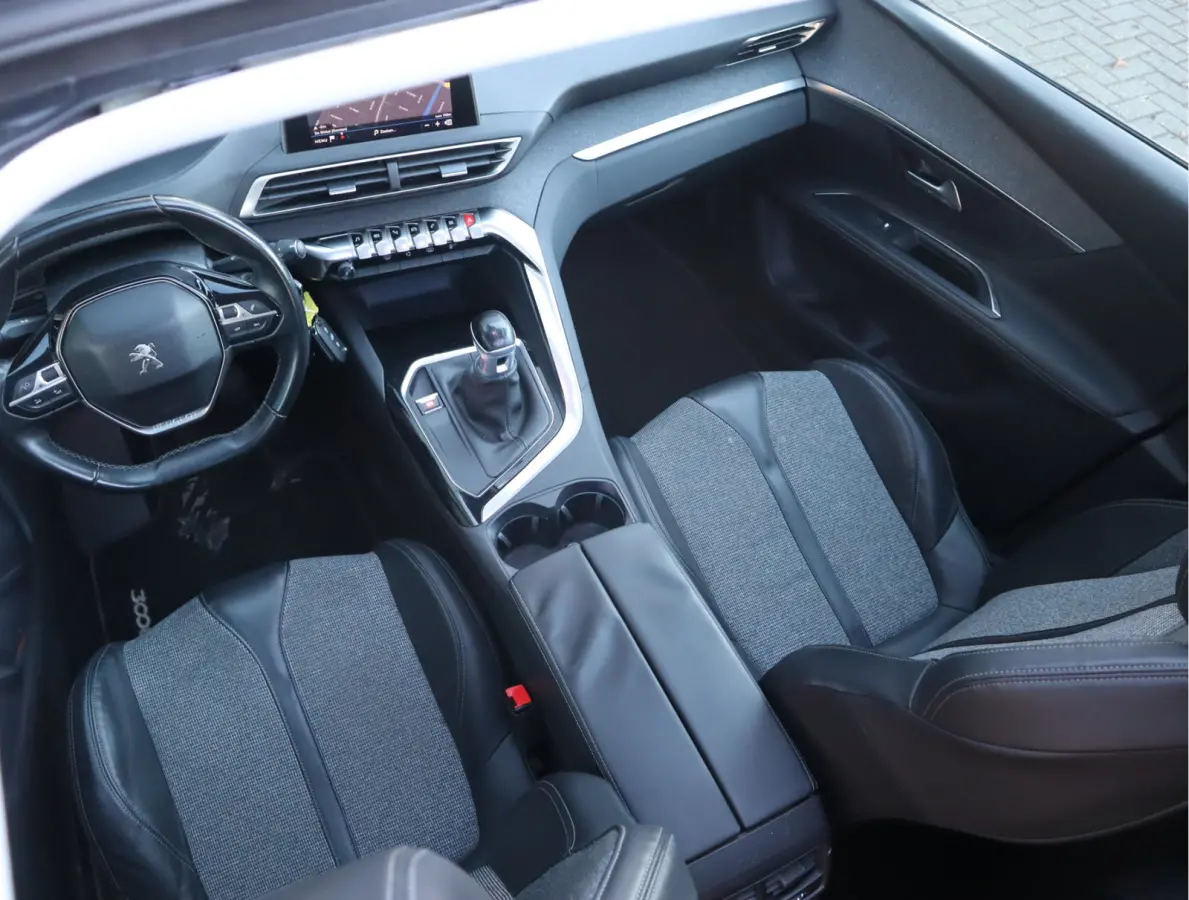 Allure Navi / Pano / Climate / Pdc Nieuwe D-riem/ All-season banden/ Keurige auto