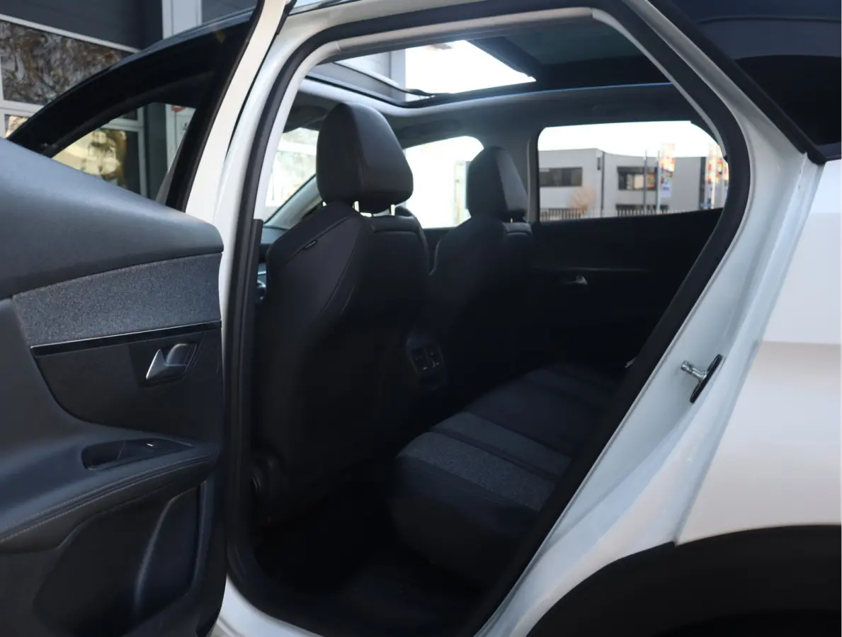 Allure Navi / Pano / Climate / Pdc Nieuwe D-riem/ All-season banden/ Keurige auto