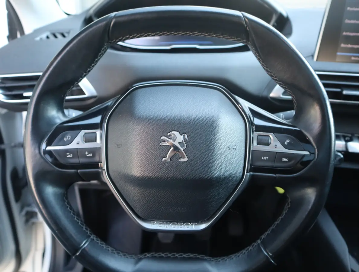 Allure Navi / Pano / Climate / Pdc Nieuwe D-riem/ All-season banden/ Keurige auto