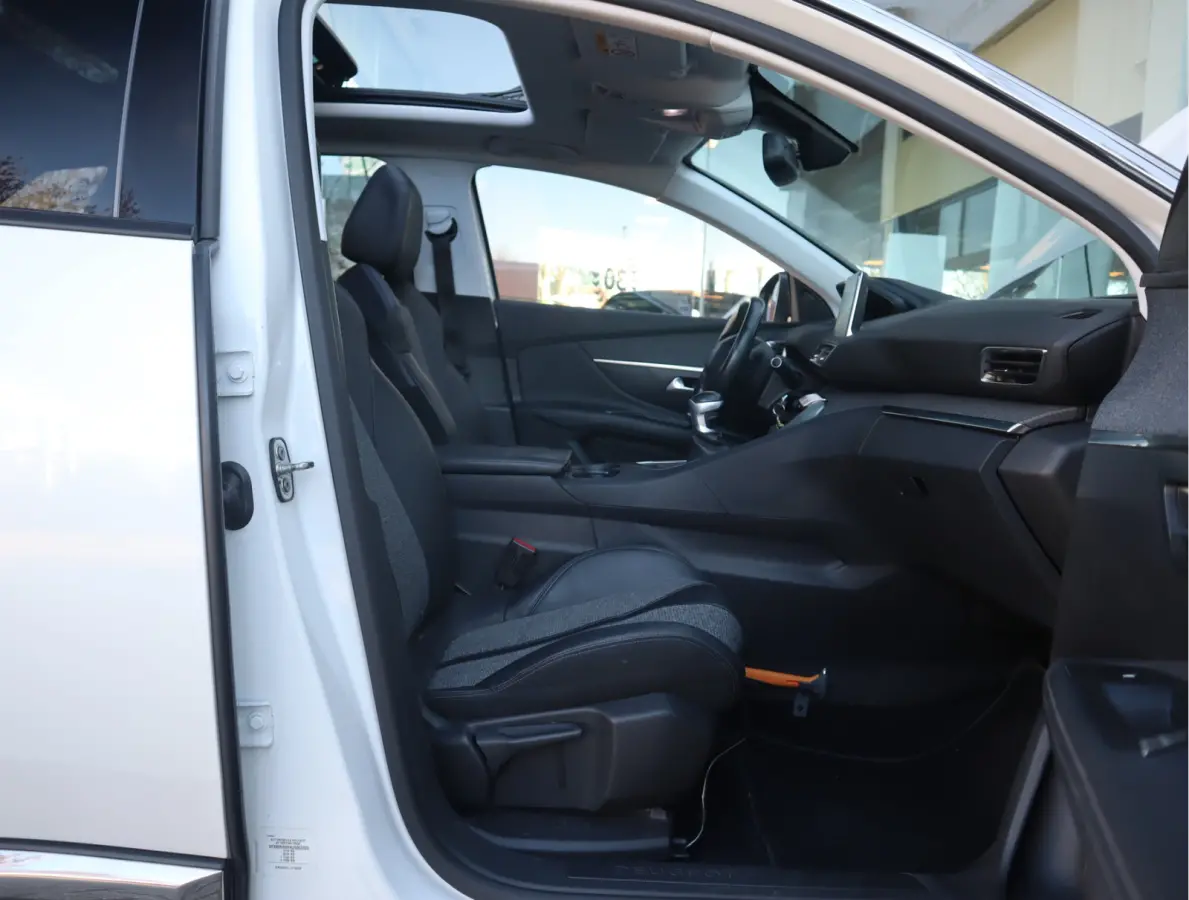 Allure Navi / Pano / Climate / Pdc Nieuwe D-riem/ All-season banden/ Keurige auto