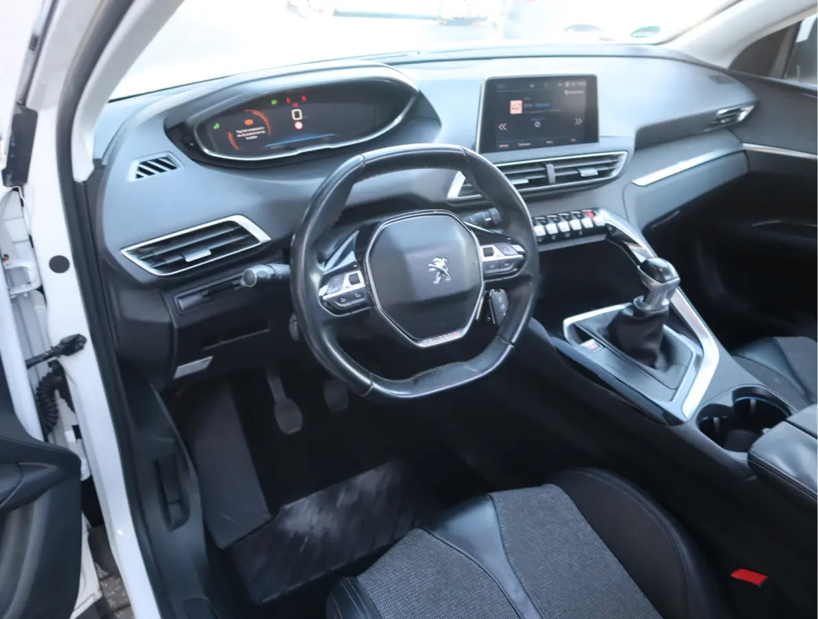 Allure Navi / Pano / Climate / Pdc Nieuwe D-riem/ All-season banden/ Keurige auto