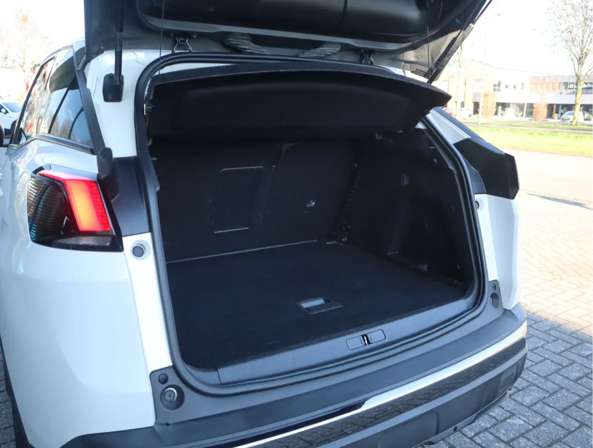 Allure Navi / Pano / Climate / Pdc Nieuwe D-riem/ All-season banden/ Keurige auto