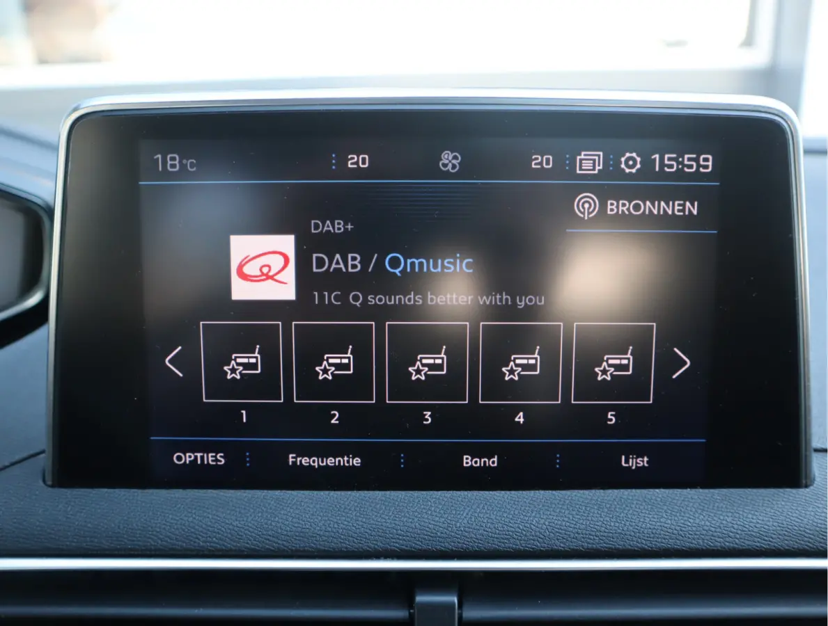 Allure Navi / Pano / Climate / Pdc Nieuwe D-riem/ All-season banden/ Keurige auto