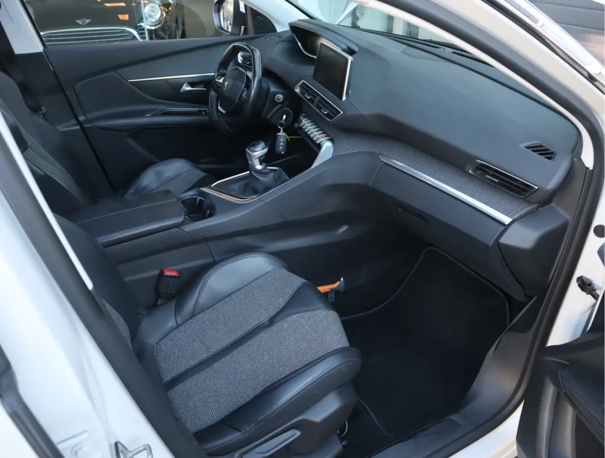 Allure Navi / Pano / Climate / Pdc Nieuwe D-riem/ All-season banden/ Keurige auto