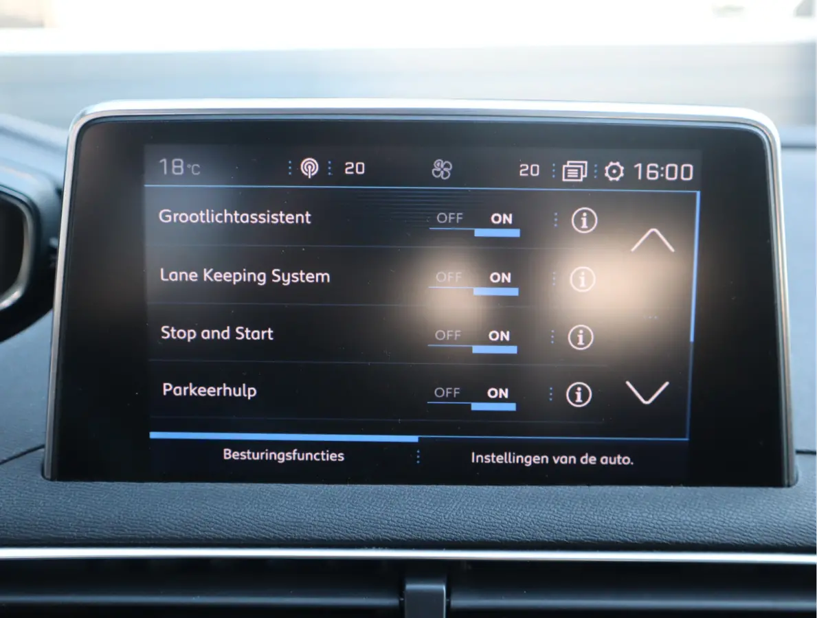 Allure Navi / Pano / Climate / Pdc Nieuwe D-riem/ All-season banden/ Keurige auto