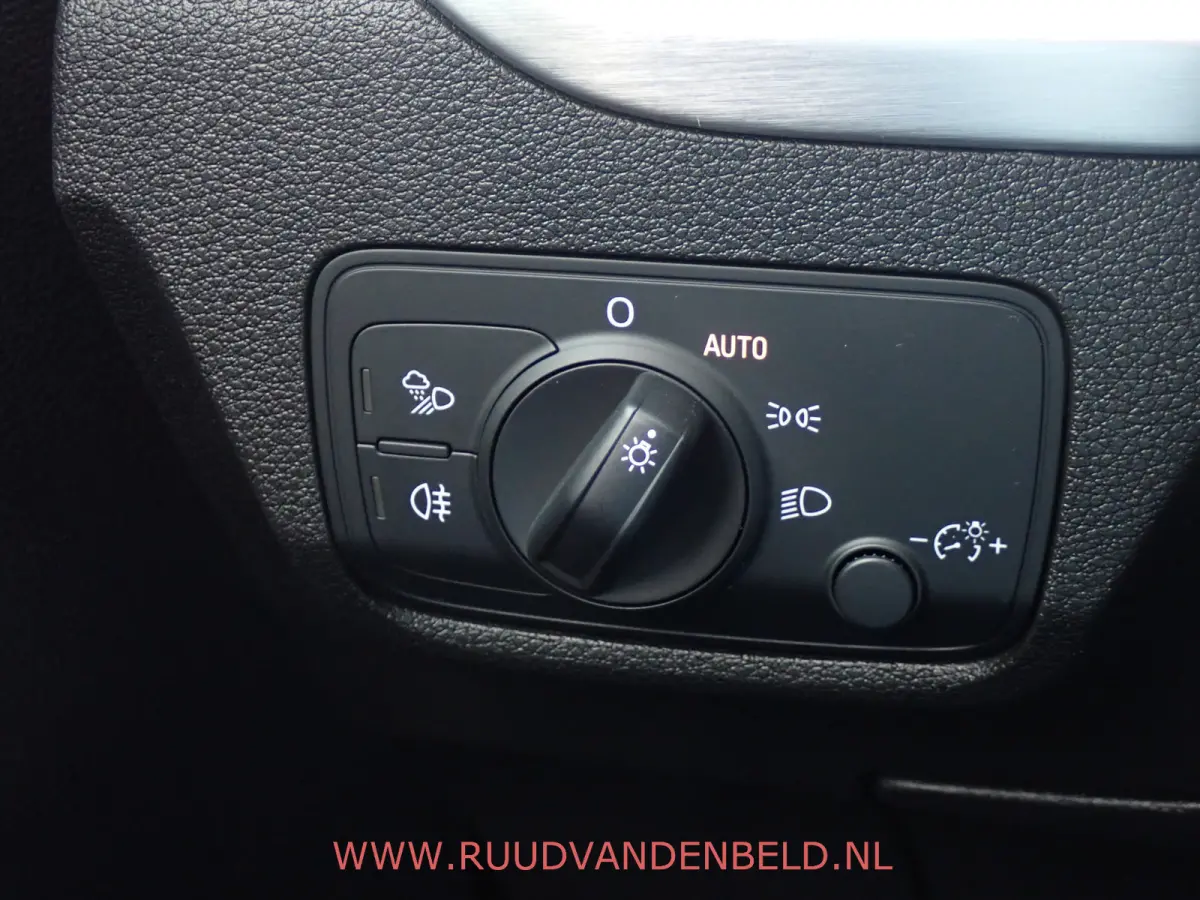 1.4 TFSI CoD Design Pro Line Plus 18" INCH / AIRCO / NAVI / BLUETOOTH