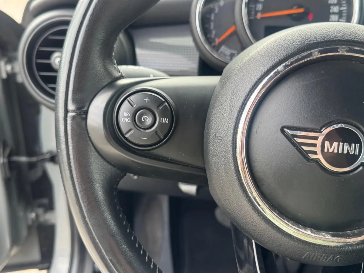 1.5 Cooper Business Edition Automaat | Navi | Clima | Cruise Control | LM Velgen | LED-Koplampen
