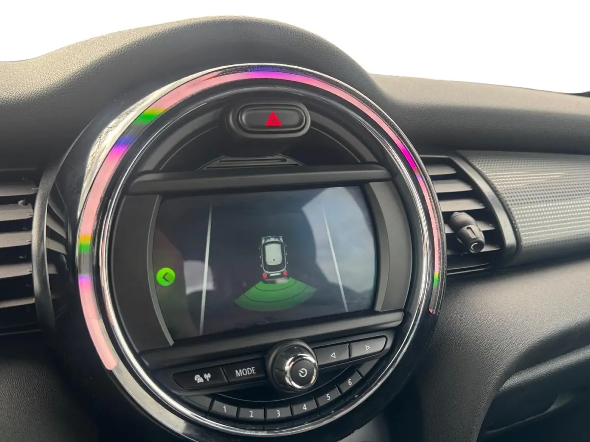 1.5 Cooper Business Edition Automaat | Navi | Clima | Cruise Control | LM Velgen | LED-Koplampen