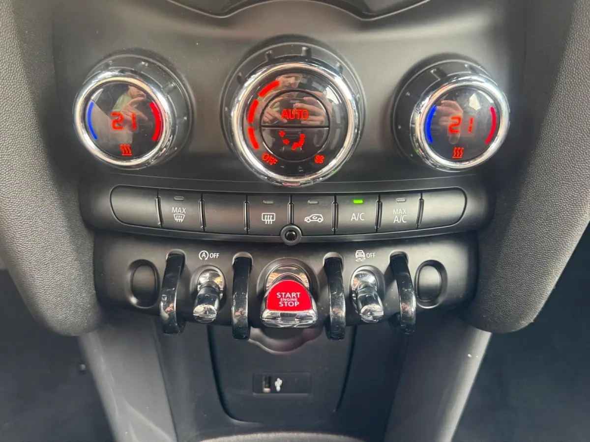 1.5 Cooper Business Edition Automaat | Navi | Clima | Cruise Control | LM Velgen | LED-Koplampen