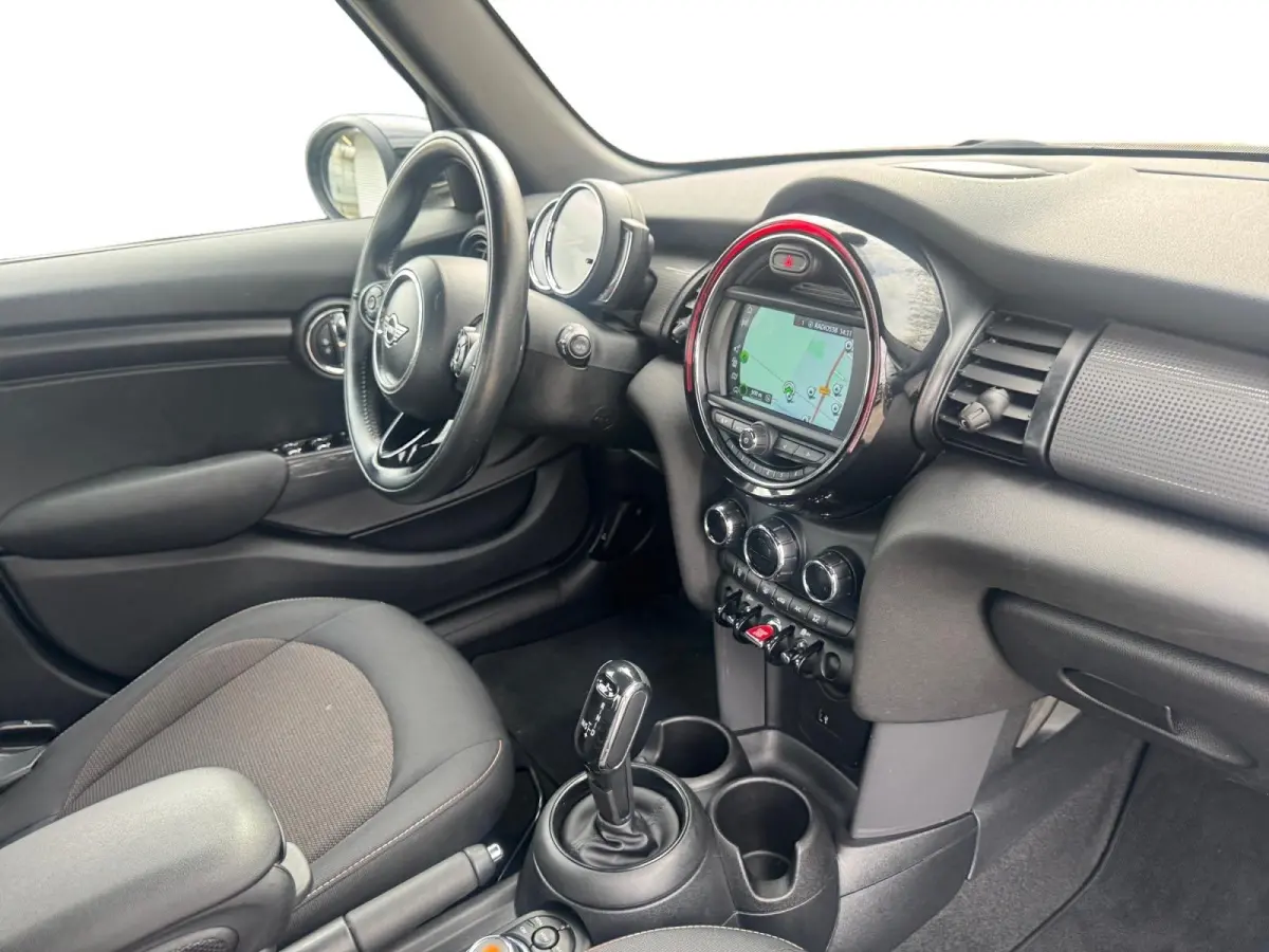 1.5 Cooper Business Edition Automaat | Navi | Clima | Cruise Control | LM Velgen | LED-Koplampen