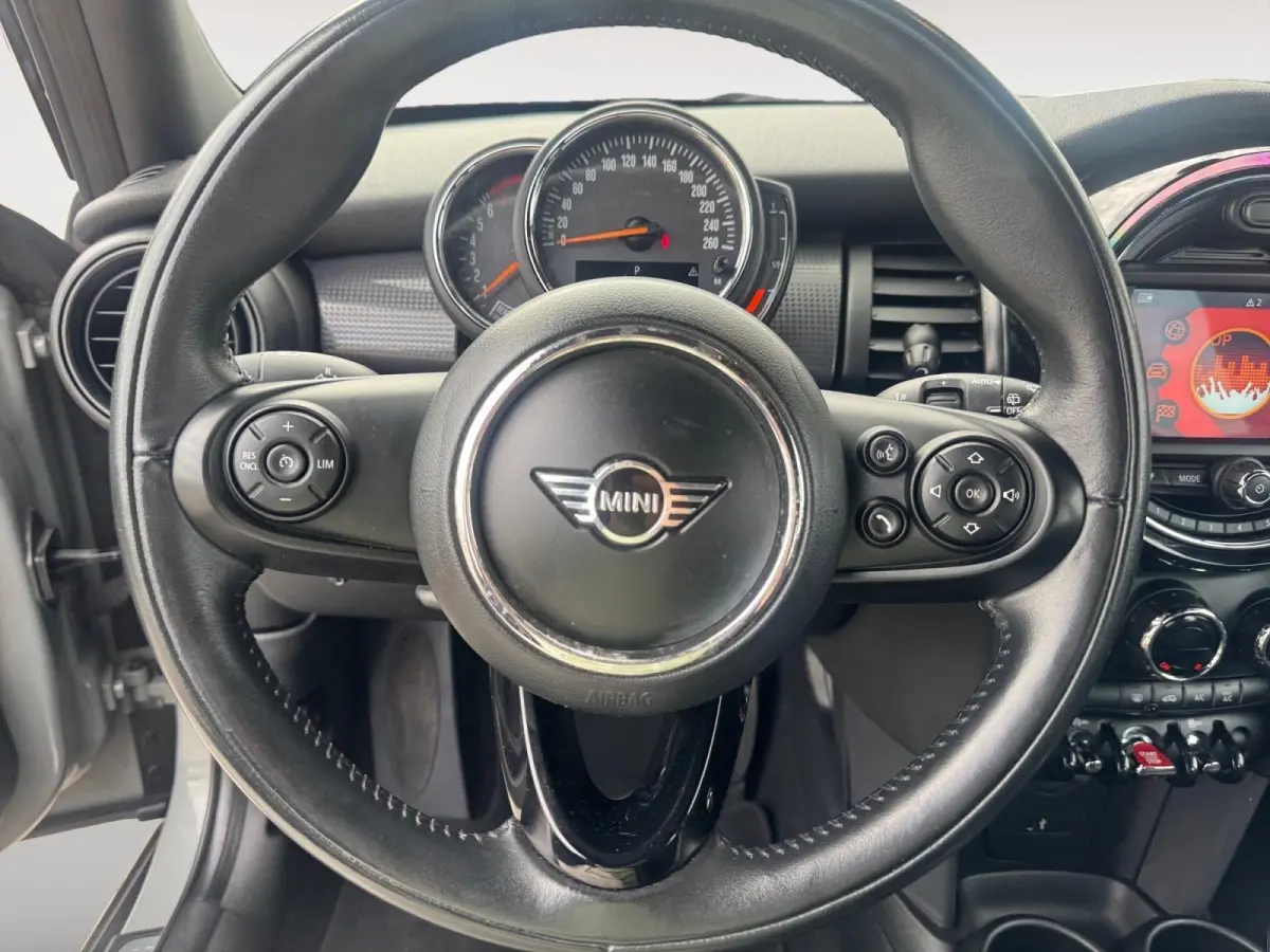 1.5 Cooper Business Edition Automaat | Navi | Clima | Cruise Control | LM Velgen | LED-Koplampen