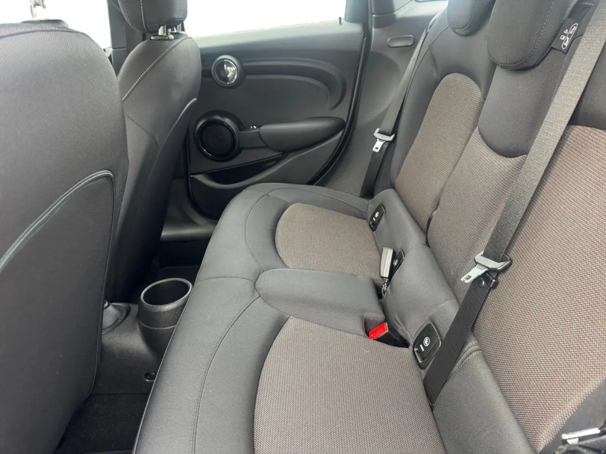 1.5 Cooper Business Edition Automaat | Navi | Clima | Cruise Control | LM Velgen | LED-Koplampen