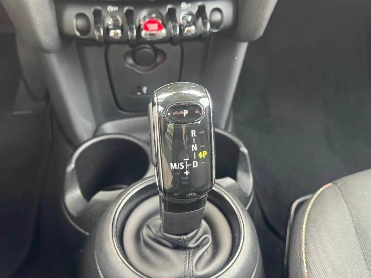 1.5 Cooper Business Edition Automaat | Navi | Clima | Cruise Control | LM Velgen | LED-Koplampen
