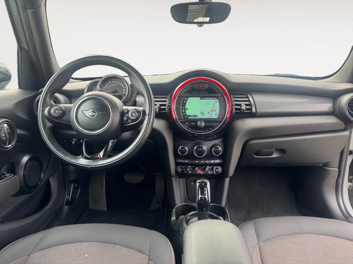 1.5 Cooper Business Edition Automaat | Navi | Clima | Cruise Control | LM Velgen | LED-Koplampen