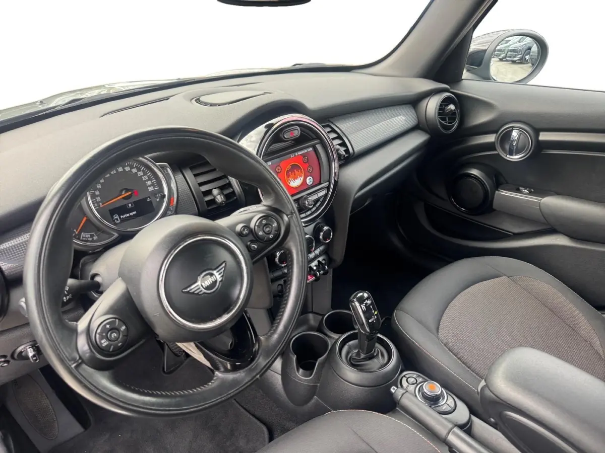 1.5 Cooper Business Edition Automaat | Navi | Clima | Cruise Control | LM Velgen | LED-Koplampen
