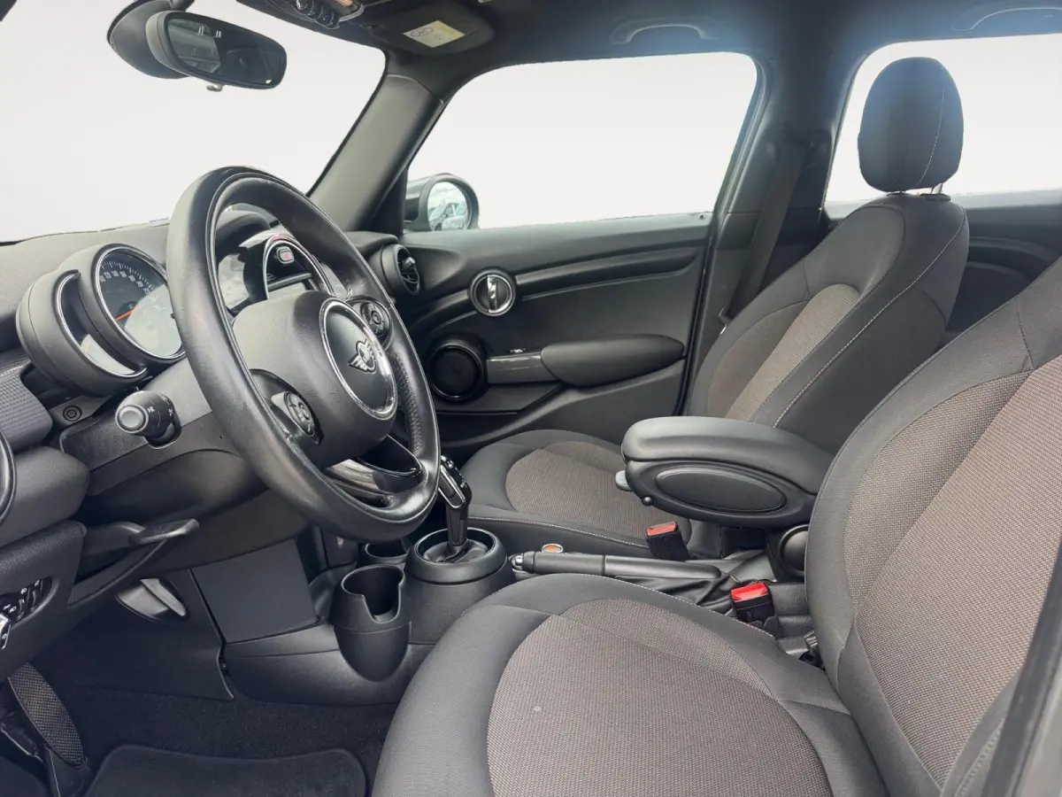 1.5 Cooper Business Edition Automaat | Navi | Clima | Cruise Control | LM Velgen | LED-Koplampen