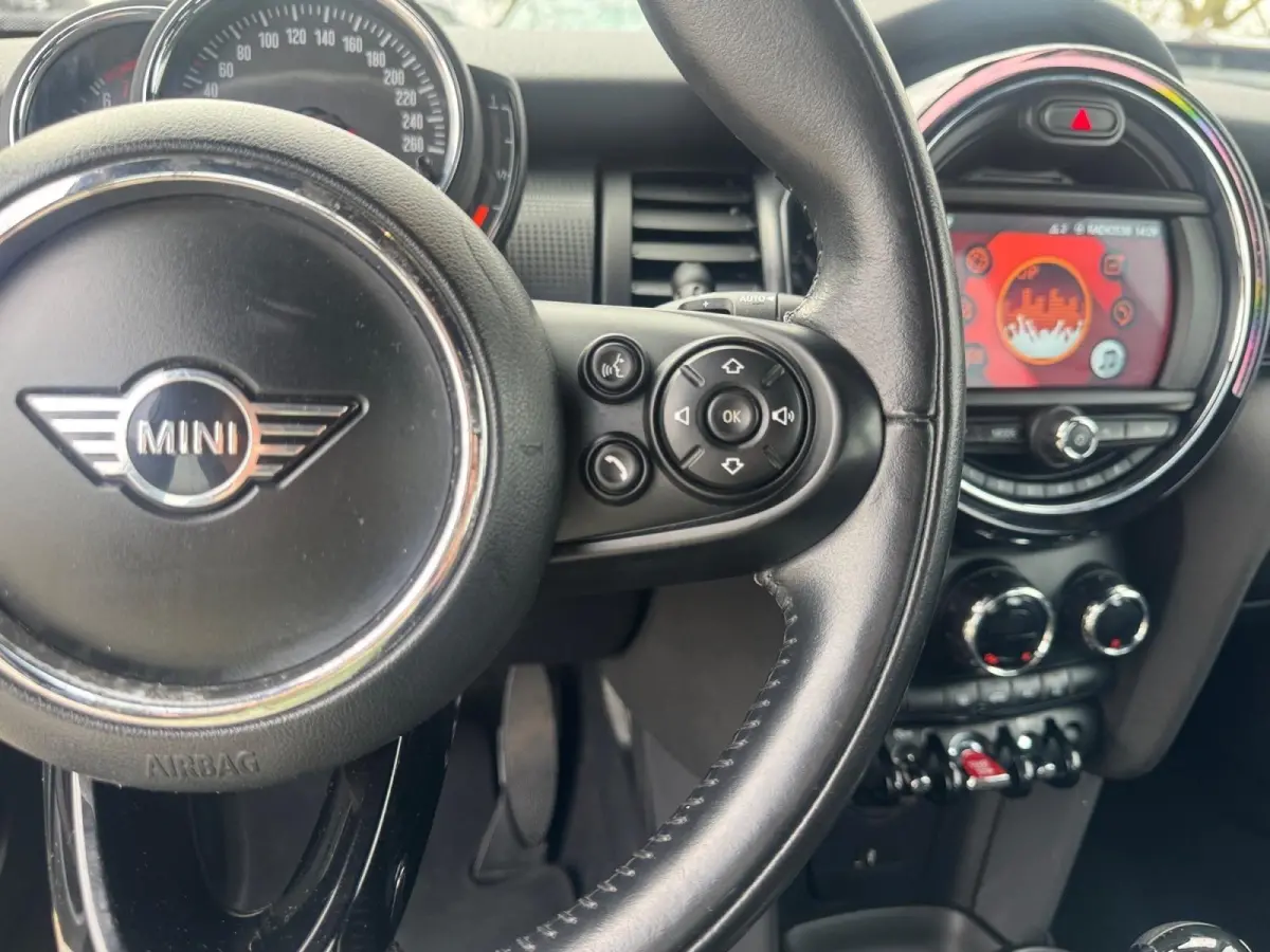 1.5 Cooper Business Edition Automaat | Navi | Clima | Cruise Control | LM Velgen | LED-Koplampen