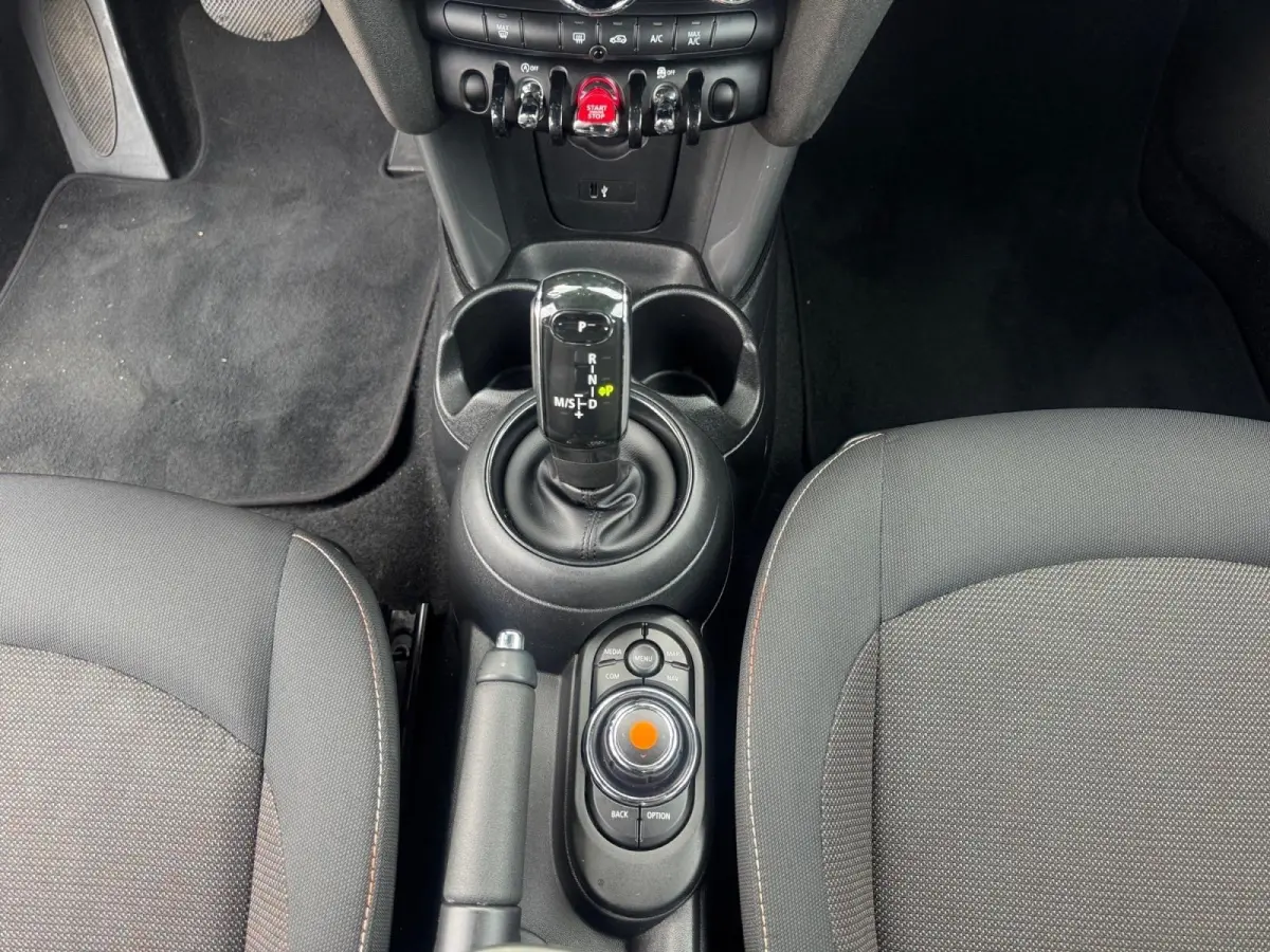 1.5 Cooper Business Edition Automaat | Navi | Clima | Cruise Control | LM Velgen | LED-Koplampen