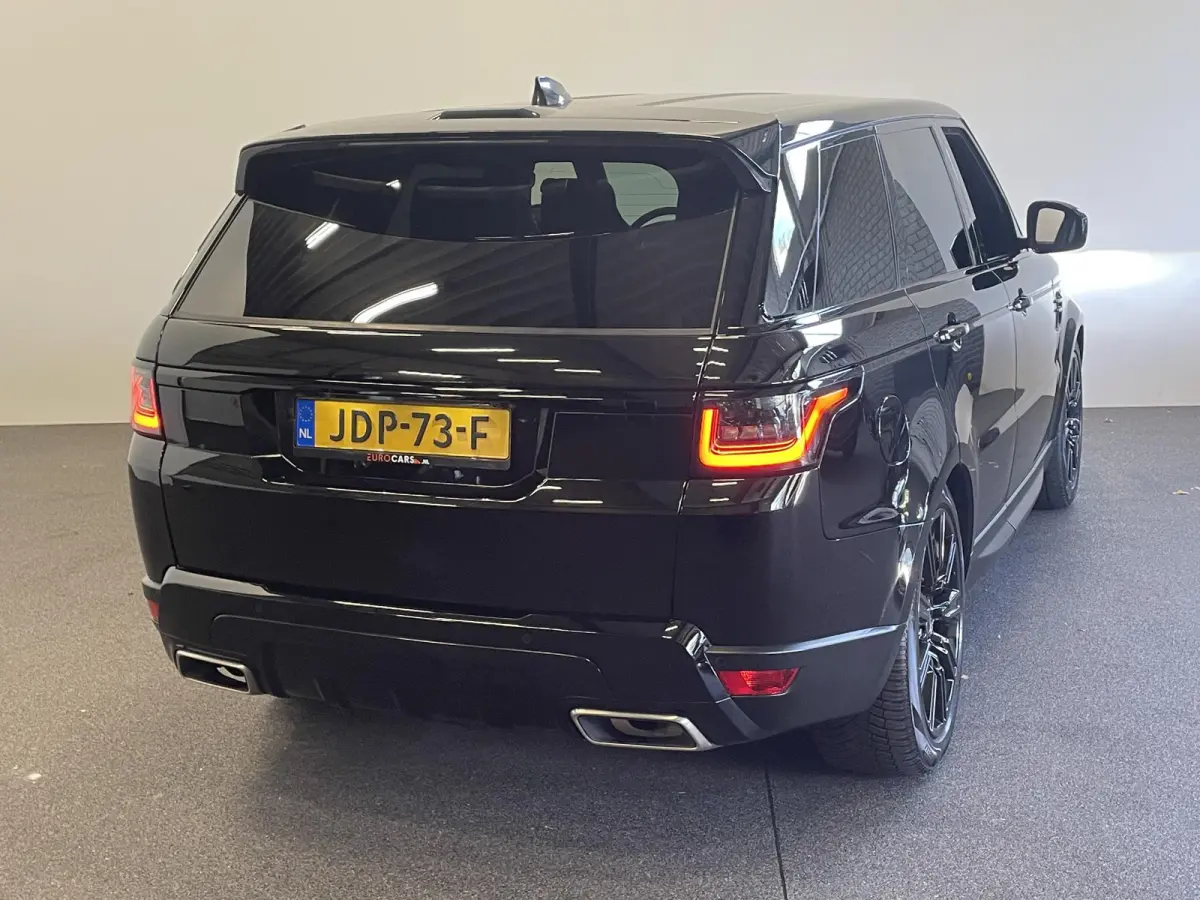 P400e SE Black Pack Navigatie Apple Carplay/Android Auto Camera Parkeersensoren Meridian Sound System LED koplampen Cruise Control 21"lichtmetalen velgen Climate Control  Getinte ramen