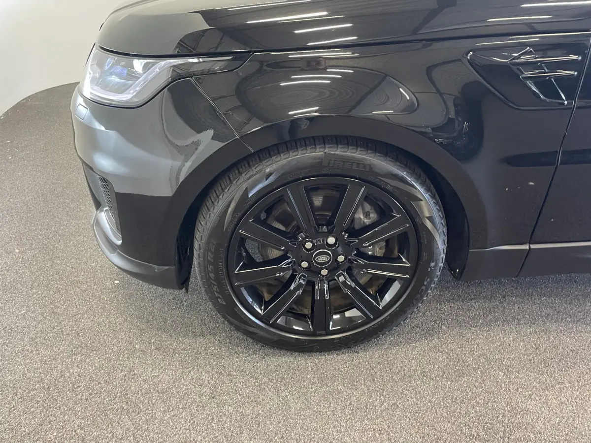 P400e SE Black Pack Navigatie Apple Carplay/Android Auto Camera Parkeersensoren Meridian Sound System LED koplampen Cruise Control 21"lichtmetalen velgen Climate Control  Getinte ramen