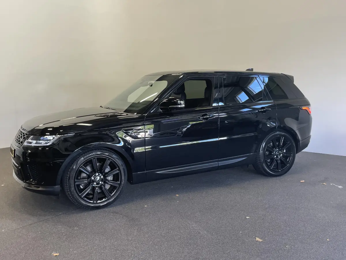 P400e SE Black Pack Navigatie Apple Carplay/Android Auto Camera Parkeersensoren Meridian Sound System LED koplampen Cruise Control 21"lichtmetalen velgen Climate Control  Getinte ramen