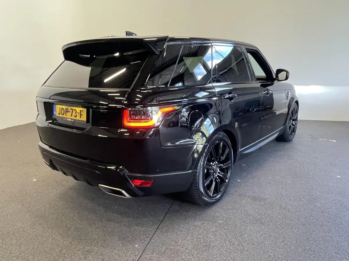 P400e SE Black Pack Navigatie Apple Carplay/Android Auto Camera Parkeersensoren Meridian Sound System LED koplampen Cruise Control 21"lichtmetalen velgen Climate Control  Getinte ramen