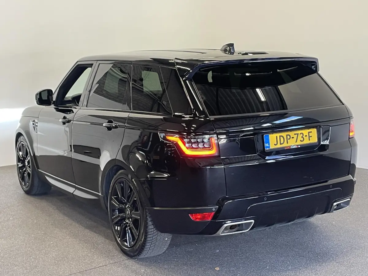 P400e SE Black Pack Navigatie Apple Carplay/Android Auto Camera Parkeersensoren Meridian Sound System LED koplampen Cruise Control 21"lichtmetalen velgen Climate Control  Getinte ramen
