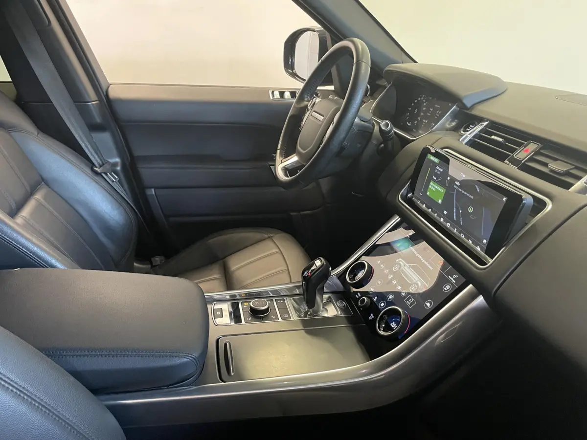 P400e SE Black Pack Navigatie Apple Carplay/Android Auto Camera Parkeersensoren Meridian Sound System LED koplampen Cruise Control 21"lichtmetalen velgen Climate Control  Getinte ramen
