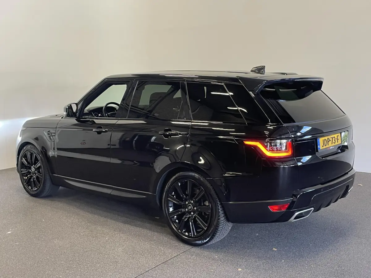 P400e SE Black Pack Navigatie Apple Carplay/Android Auto Camera Parkeersensoren Meridian Sound System LED koplampen Cruise Control 21"lichtmetalen velgen Climate Control  Getinte ramen
