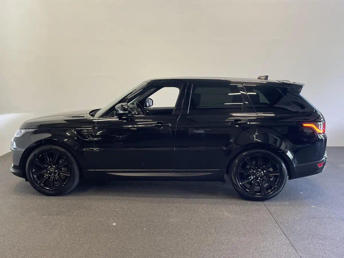 P400e SE Black Pack Navigatie Apple Carplay/Android Auto Camera Parkeersensoren Meridian Sound System LED koplampen Cruise Control 21"lichtmetalen velgen Climate Control  Getinte ramen