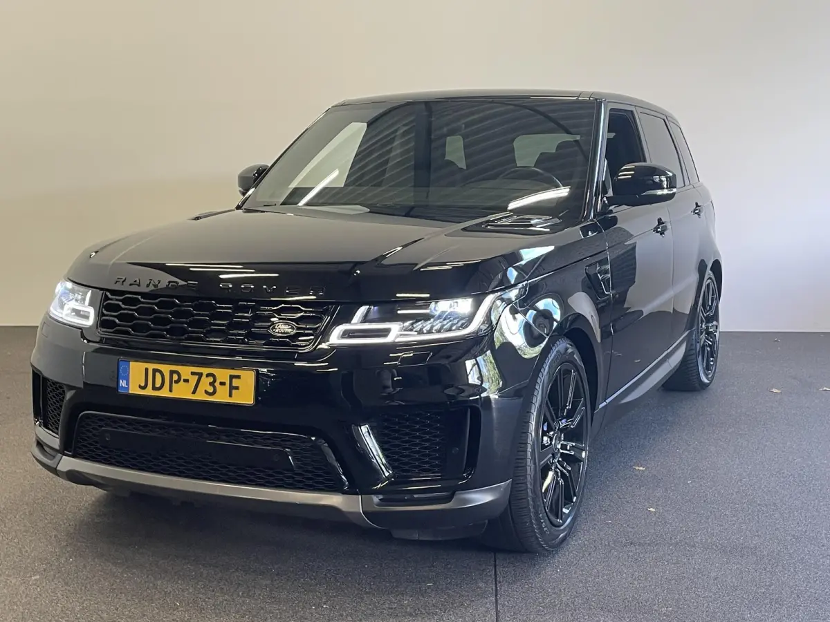 P400e SE Black Pack Navigatie Apple Carplay/Android Auto Camera Parkeersensoren Meridian Sound System LED koplampen Cruise Control 21"lichtmetalen velgen Climate Control  Getinte ramen